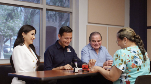 Omar Joe Ochoa se registra como candidato a la alcaldía de Edinburg