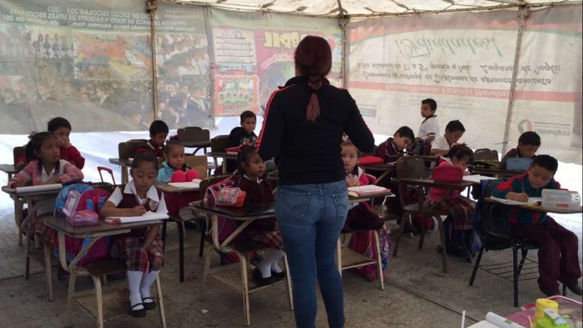 Buscan se considere a maestros dentro de la suspensión de clases