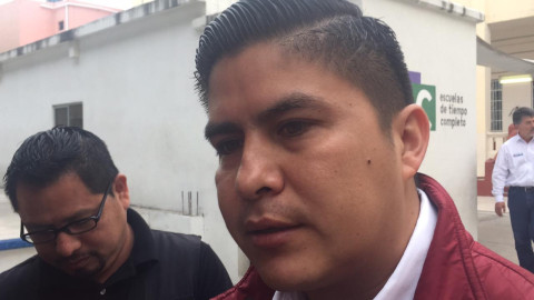 En el aire precandidatura a diputado local de cantante porteño