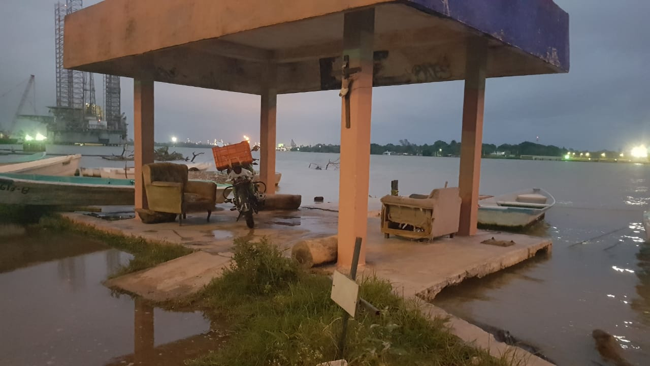 se desborda el río Pánuco e inunda colonias de Tampico