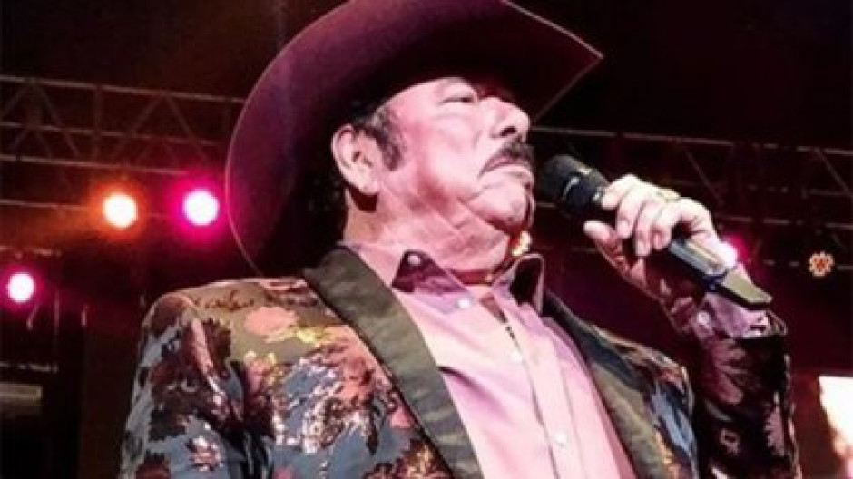 Hospitalizan a Lalo Mora con síntomas de COVID-19 