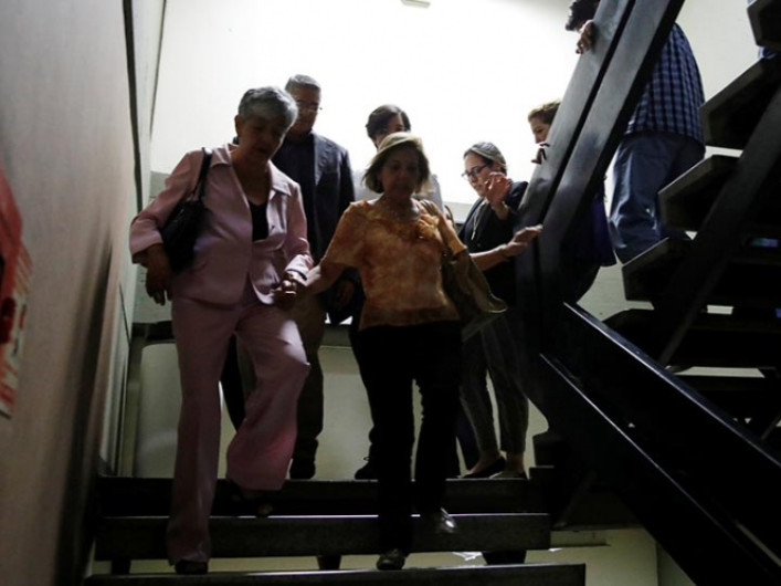 Grupo armado deja salir a civiles encerrados en el Parlamento Venezolano