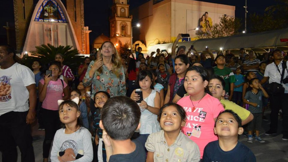 Realizan exposición de globos de cantoya gigantes