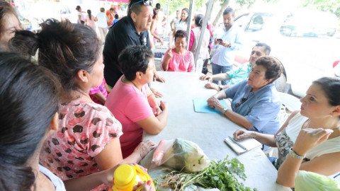 Beneficia Ayuntamiento a cientos de familias con venta de abarrotes a bajo costo