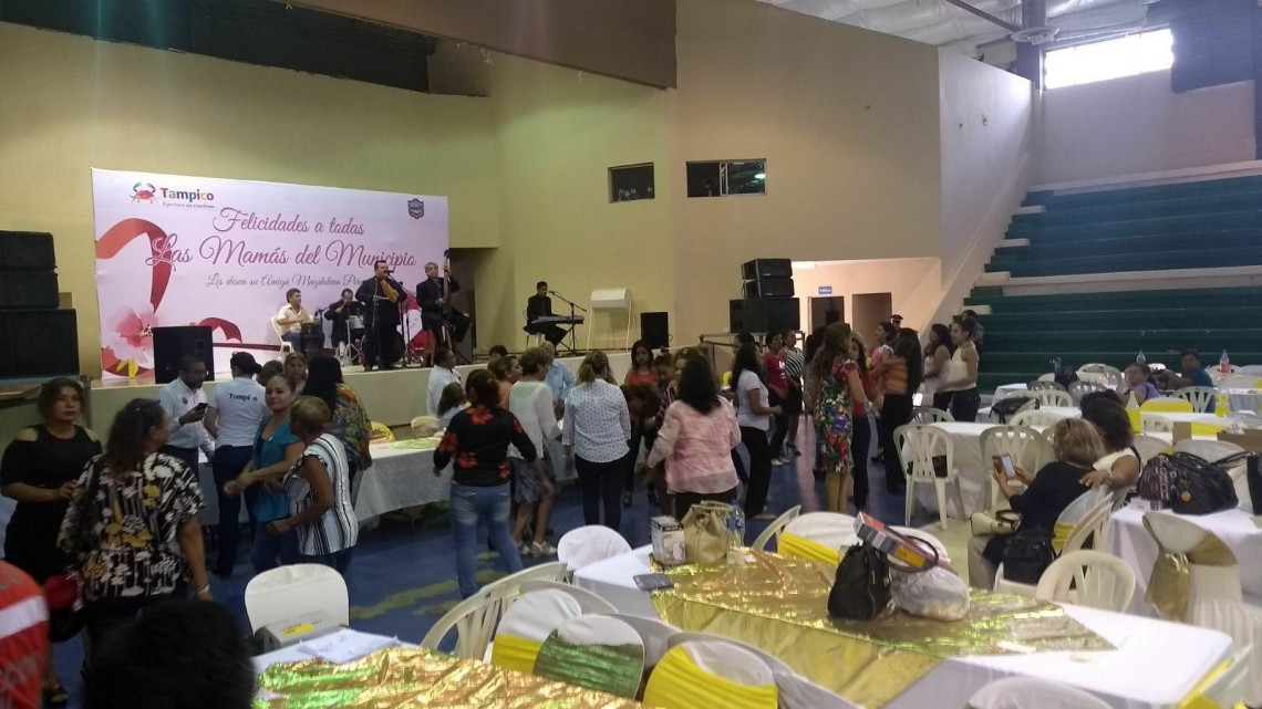 Atiende Protección Civil a mujer lesionada en festejo del día de la madres