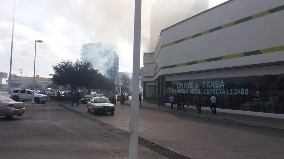 Se registra incendio en Coppel y Famsa Periférico