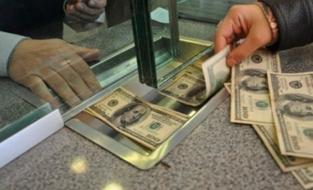 Dólar se vende en 19.48 pesos en el AICM