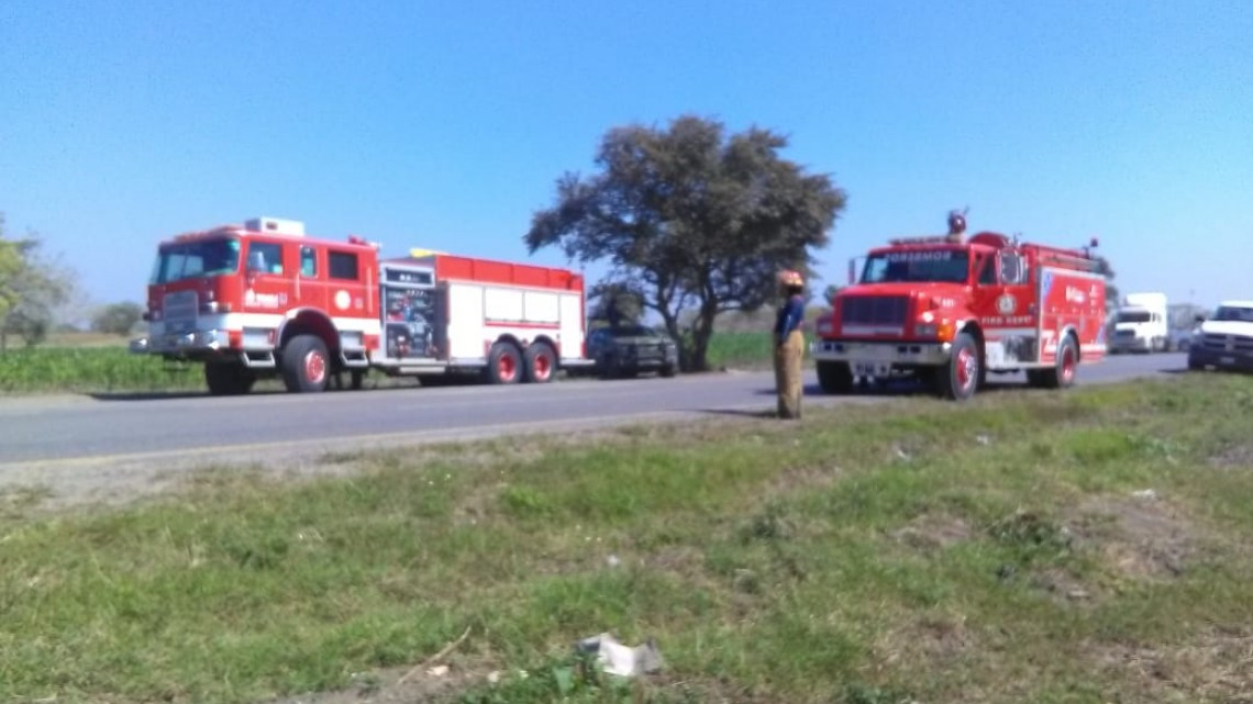 Cierran temporalmente carretera federal por fuga de hidrocarburo