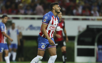 Multan a Alexis Vega tras su festejo en el Clásico Tapatío 