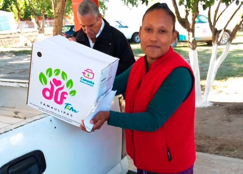 DIF Río Bravo hace entrega de 138 Despensas a familias del Area Rural.