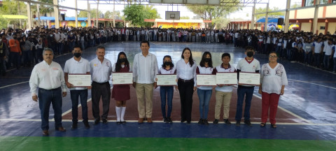 Activa Alcalde Mario López programa "Nadie atrás, Nadie fuera" en el CBTIS 135