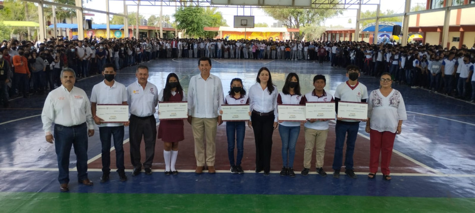 Activa Alcalde Mario López programa "Nadie atrás, Nadie fuera" en el CBTIS 135