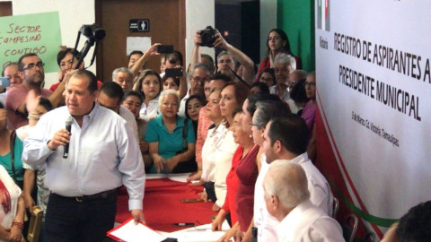 Solicita Oscar Almaraz registro como precandidato a la alcaldía de Victoria