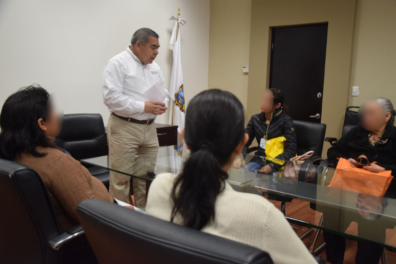  Reciben seguro de vida familias de policías caídos