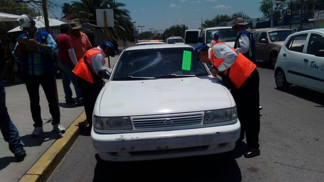 PE asegura ocho taxis pirata 