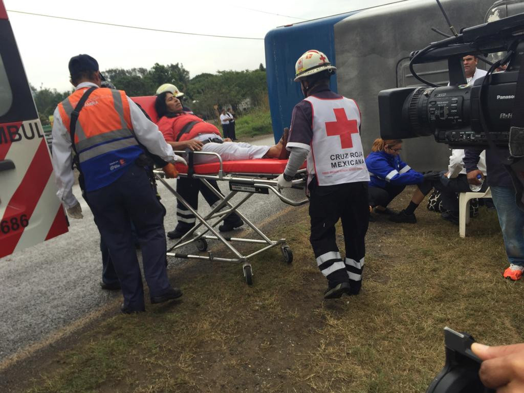 Se vuelca autobús de pasajeros en Altamira