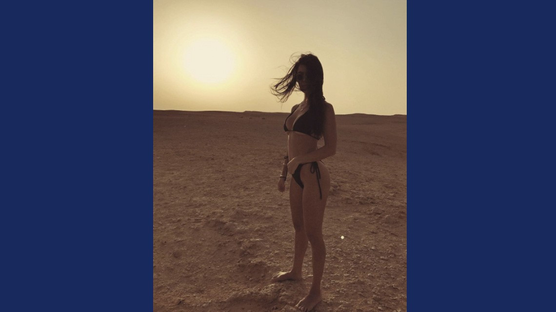 Kourtney Kardashian luce "infartante" en vestido 