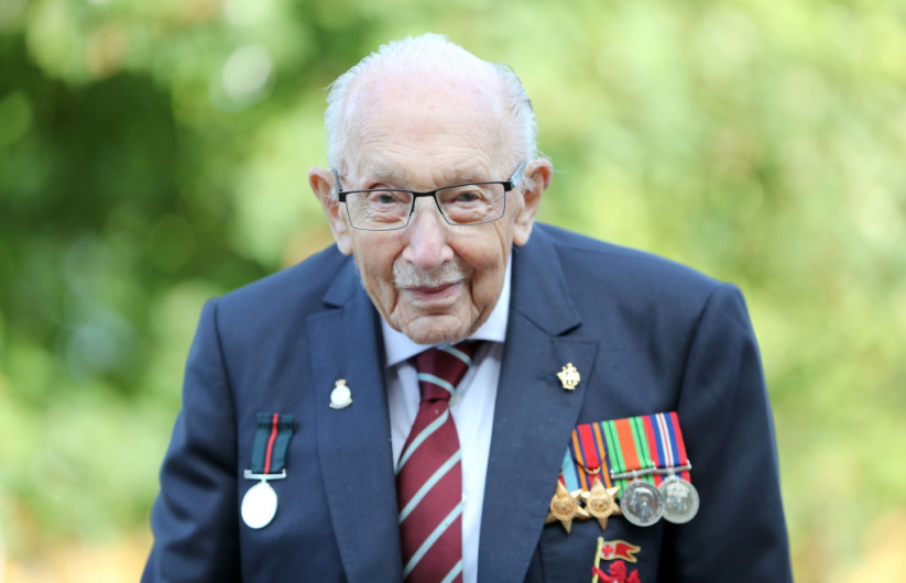 Abuelo que recaudó fondos para personal médico, es hospitalizado por COVID-19