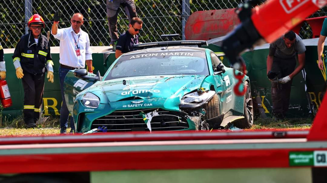 ¡Fuerte choque! Así fue el insólito accidente del Safety Car de la F1
