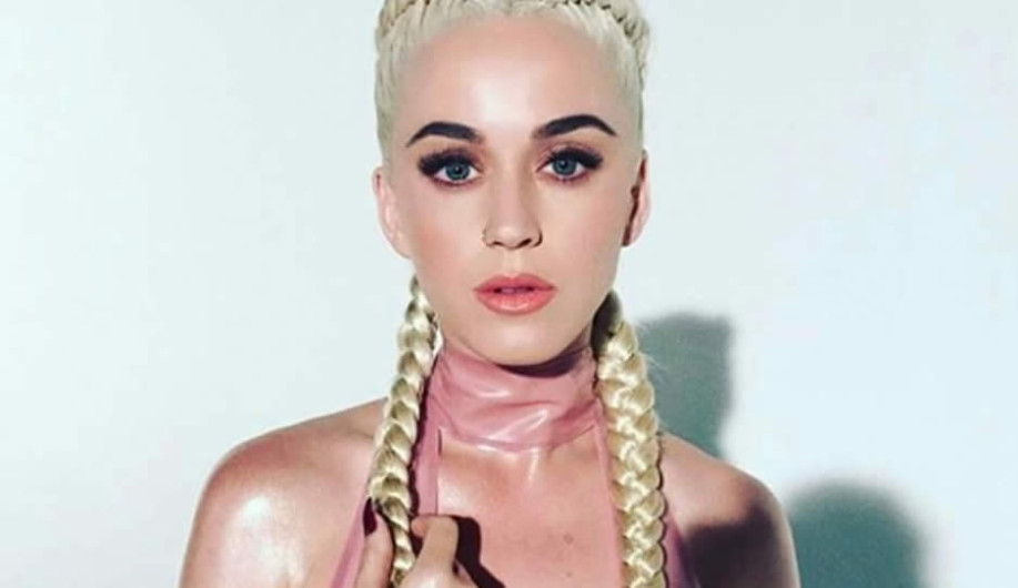 Katy Perry al estilo sexy Kardashian sorprende en redes sociales
