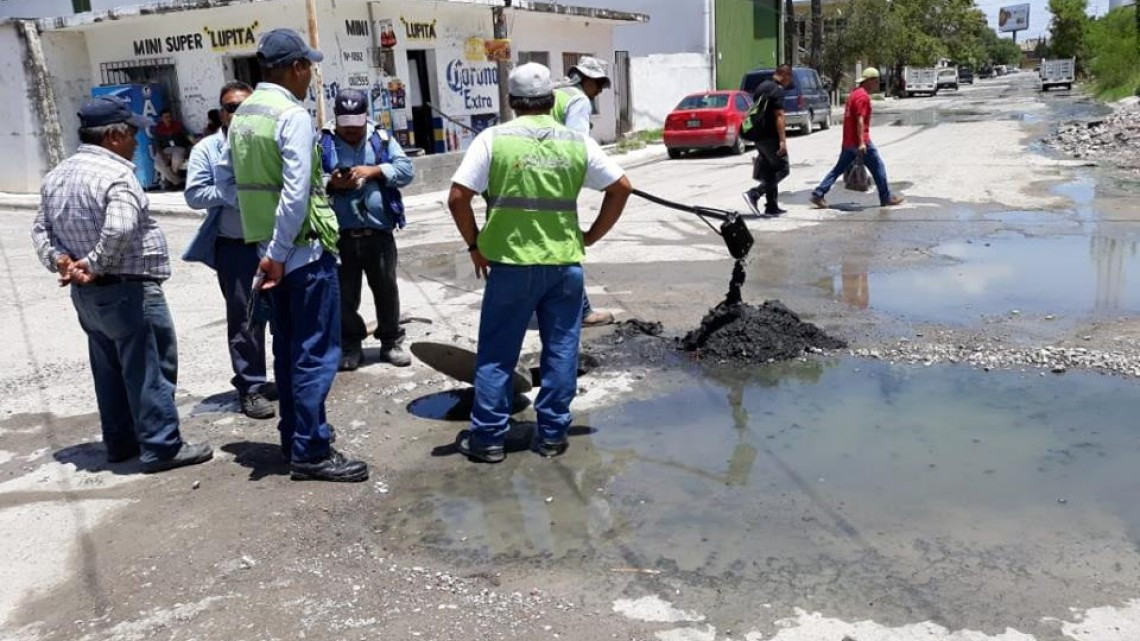 Comapa trabaja con equipo vactor