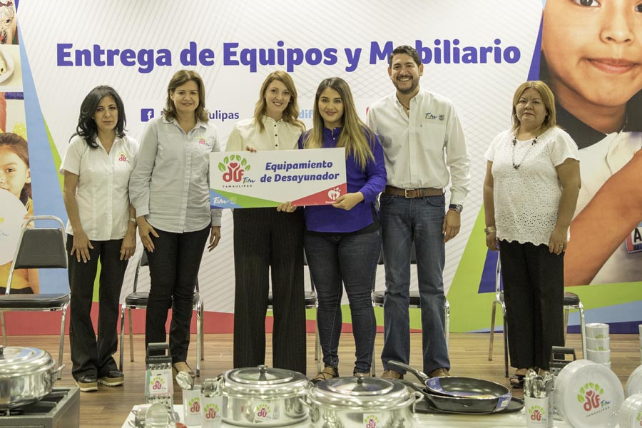 Entrega DIF Tam vales de equipo y mobiliario a desayunadores