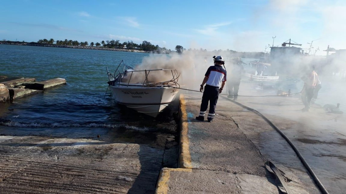 Se incendió embarcación en el Río Pánuco de lado de Ciudad Madero