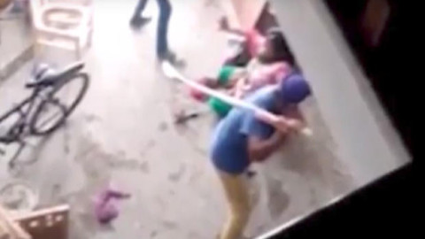 Por dar a luz a niña mujer es golpeada 