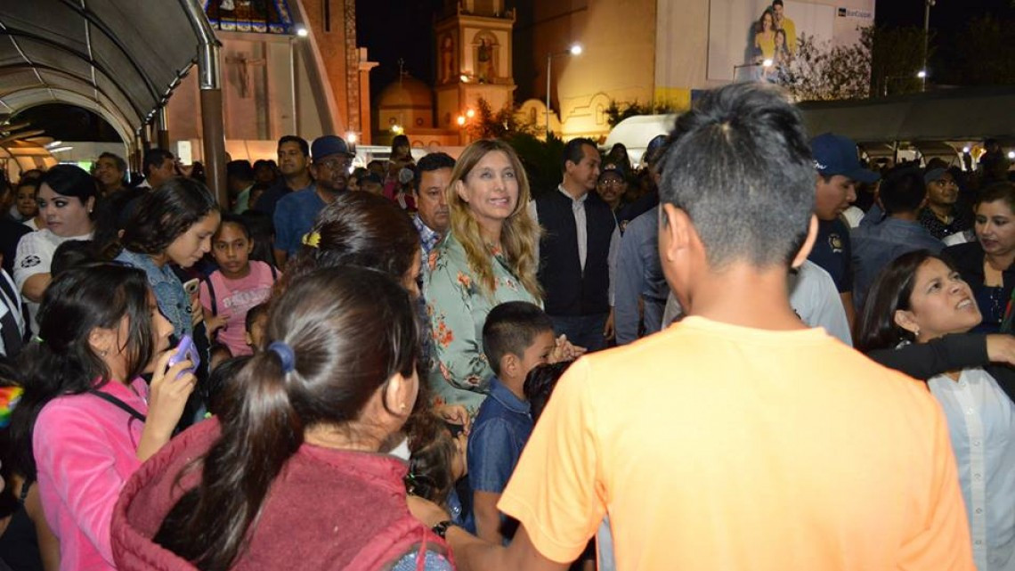 Realizan exposición de globos de cantoya gigantes