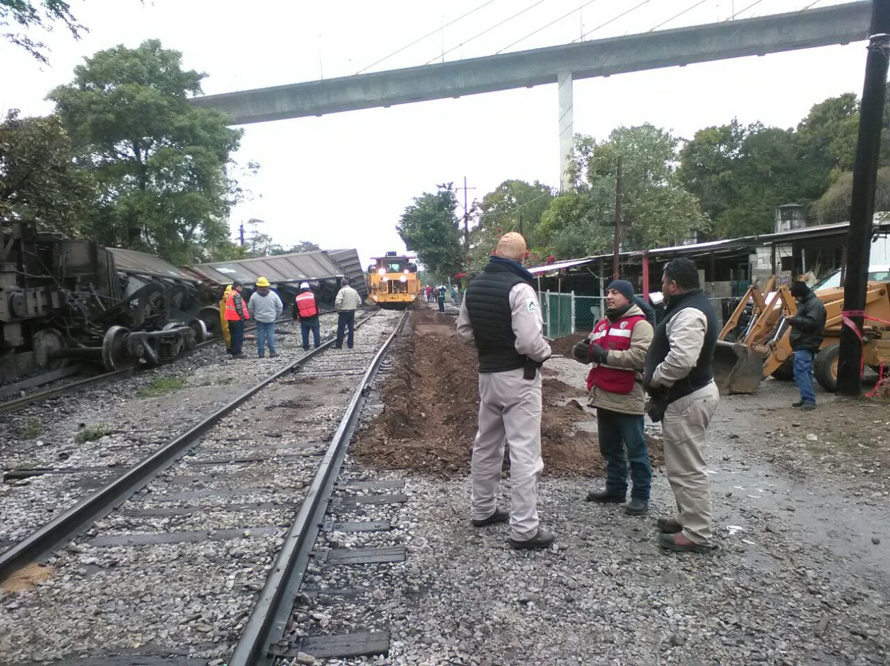Por fortuna fue coque lo que transportaba el tren y no combustible: Bomberos