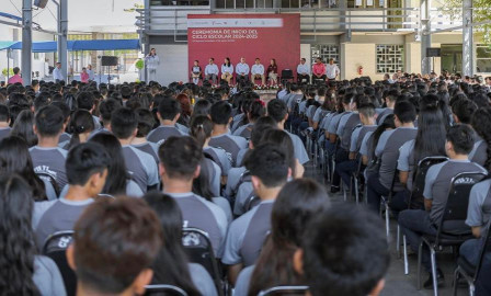 Inaugura Lucía Aimé junto a estudiantes el ciclo escolar de media superior en Tamaulipas