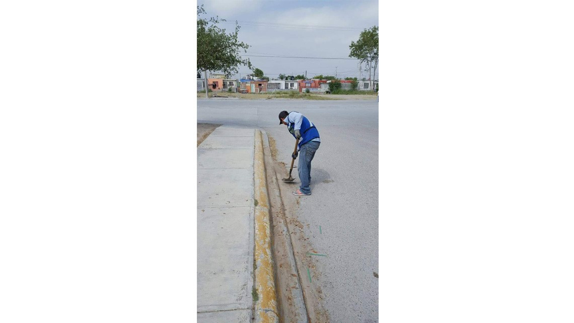 Dan mantenimiento a Colonia Granjas