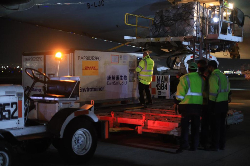 Agradece Ebrard a China por envío puntual de vacunas CanSino 