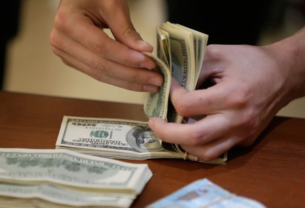 Dólar se venden en 18.00 pesos en casas de cambio 