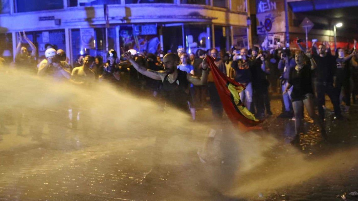 Protestas dejan al menos 200 policías heridos en el G20