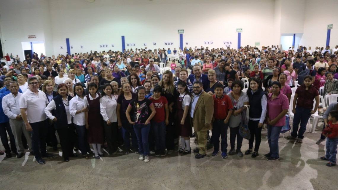 Alcaldesa reparte apoyos a madres de hijos con discapacidad