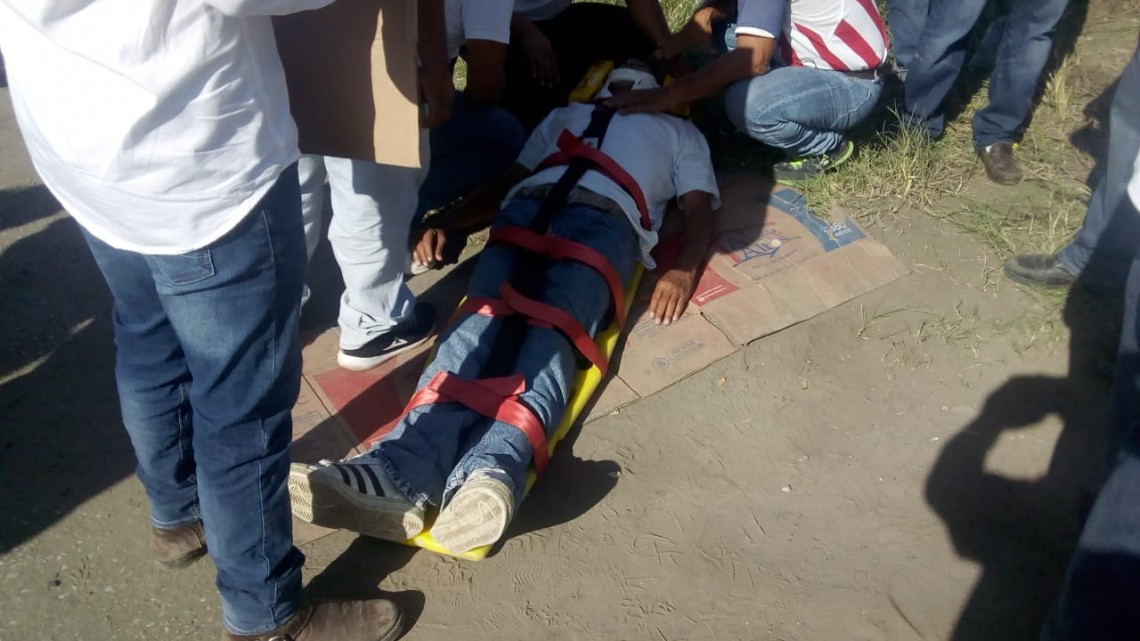 Estudiantes resultan lesionados tras participar en fuerte choque