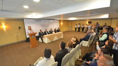 Firma alcaldesa Maki Ortiz convenio con ONU Hábitat