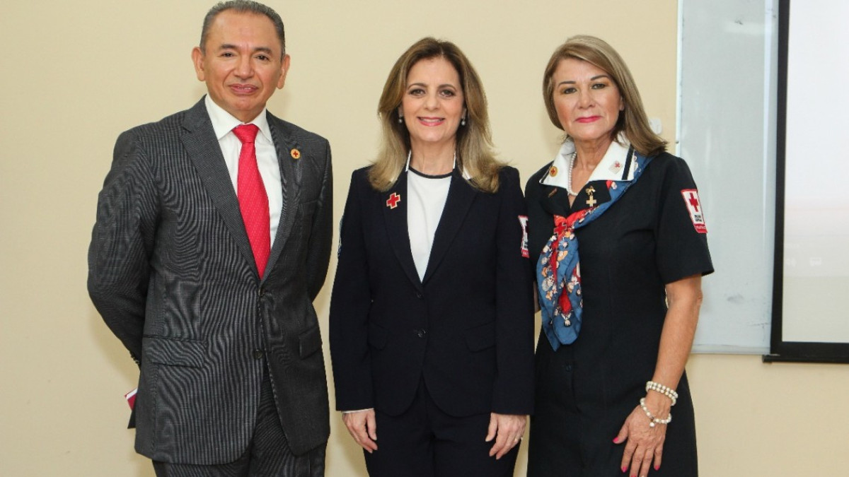 Distingue Cruz Roja a Aída Feres de Nader Como su Presidenta Honoraria