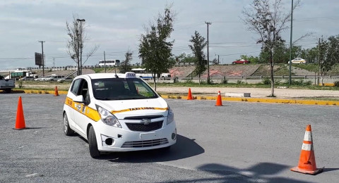 Capacitan a más de 3 mil 500 taxistas en Reynosa 