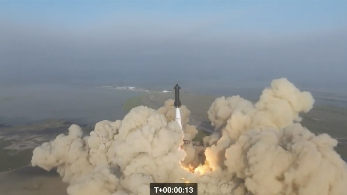 Starship de SpaceX logra despegar, pero explota minutos después