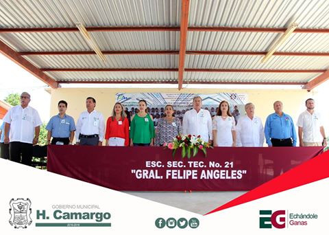 Alcalde asiste a ceremonia de graduación