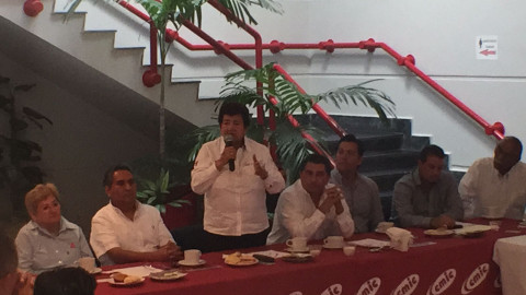 Peraza Guerra entabla comunicación con Rosario Robles Berlanga