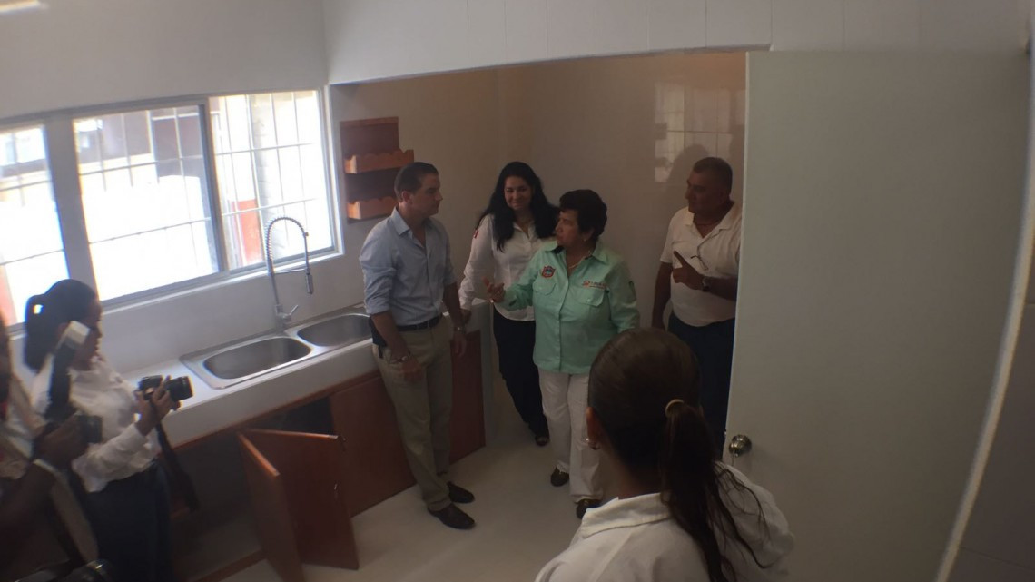 Entrega alcaldesa comedor escolar a primaria Carlos A. Carrillo