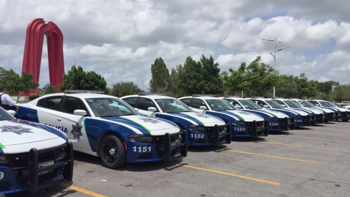 Entrega gobernador 10 patrullas de la Policía de proximidad