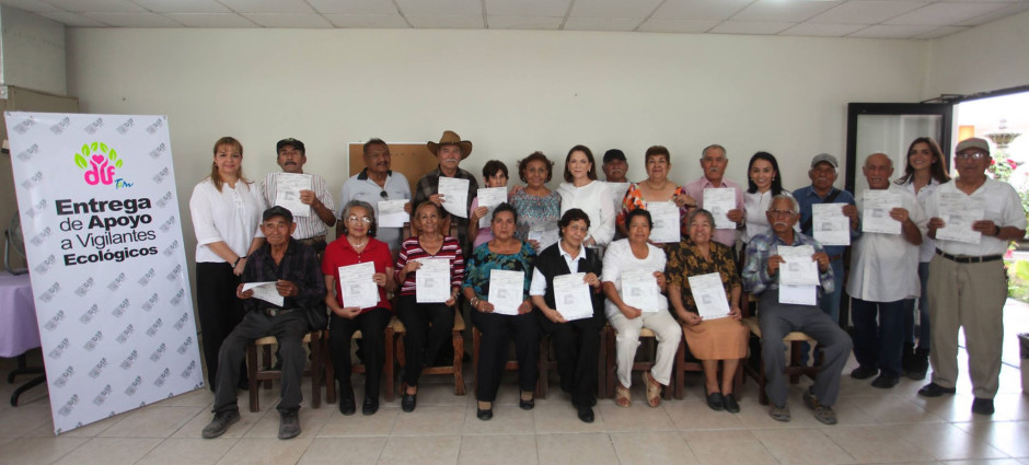 Abuelitos ecológicos apoyan a limpieza en playa Miramar