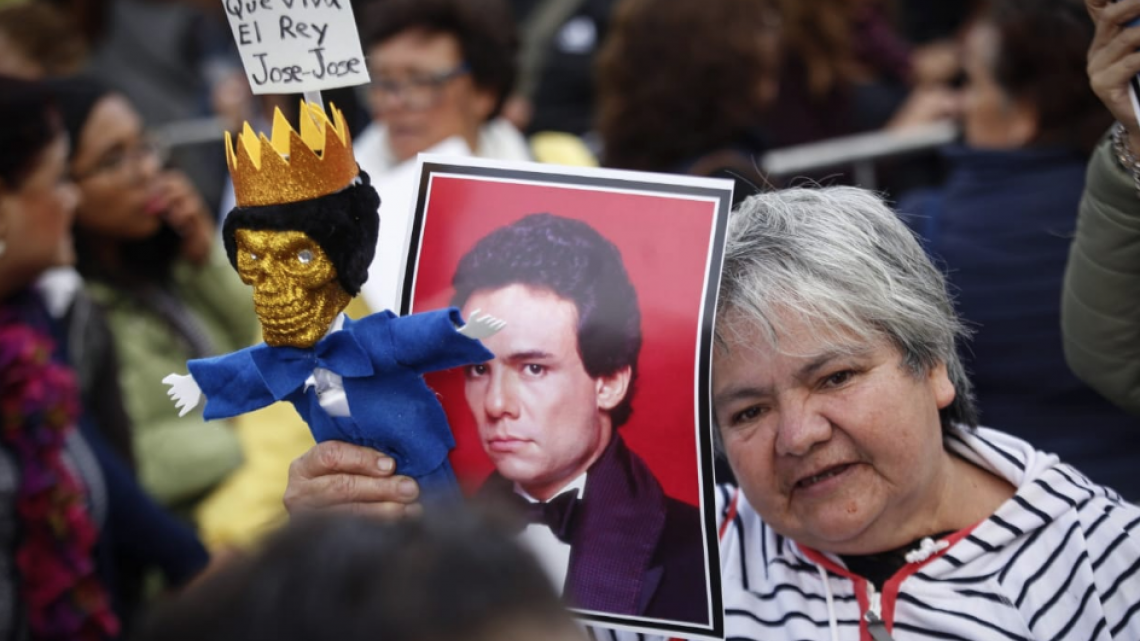 Rinden homenaje a José José en Ciudad de México