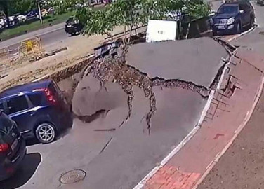 Cámaras graban momento justo cuando tubería explota 