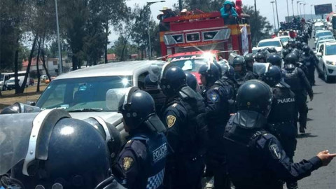 Impiden arribo de huachicoleros a sede de la PGR en Puebla