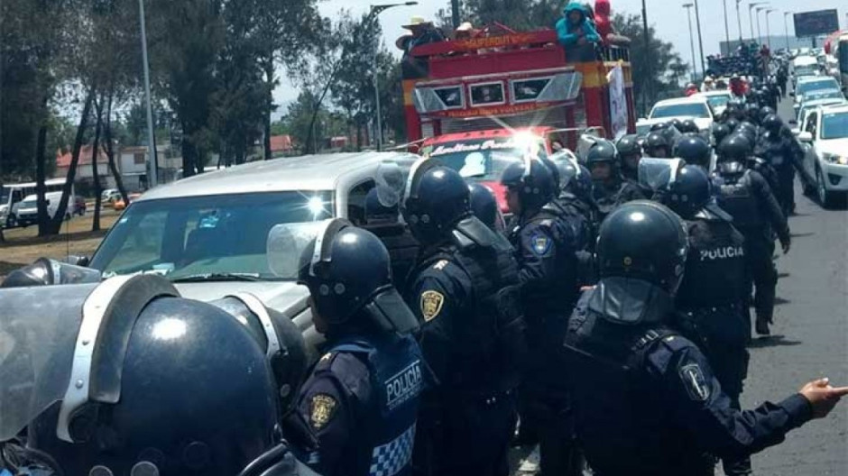 Impiden arribo de huachicoleros a sede de la PGR en Puebla